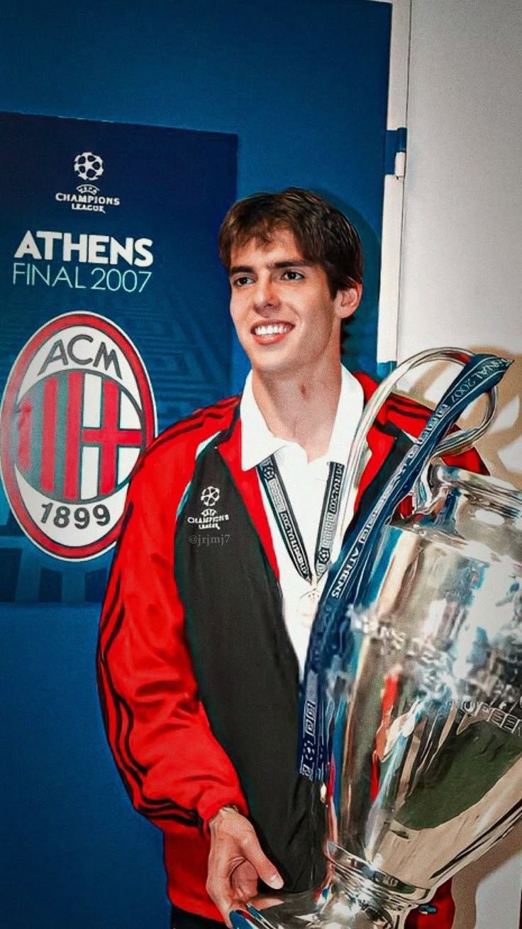 Kaká com a taça da Champions